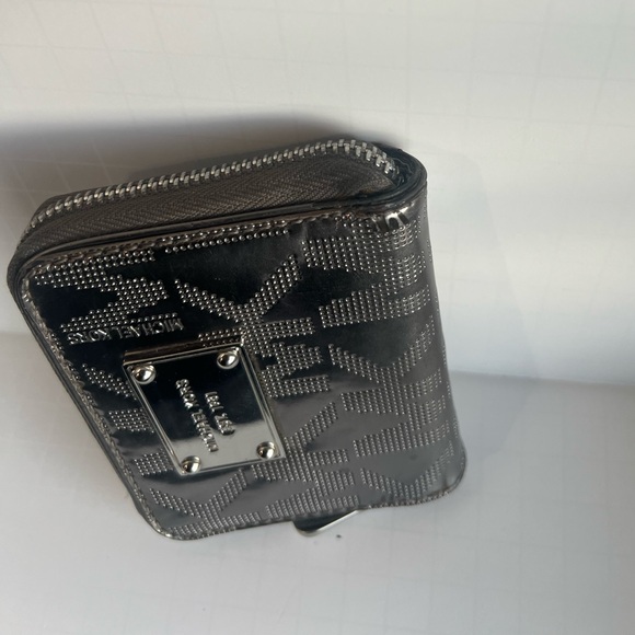 Michael  Kors Jet Set patent logo debossed zip-around wallet. SILVER METALLIC - Picture 10 of 12